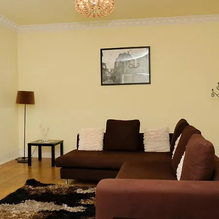 Fascinating In Historic Apartamento *
