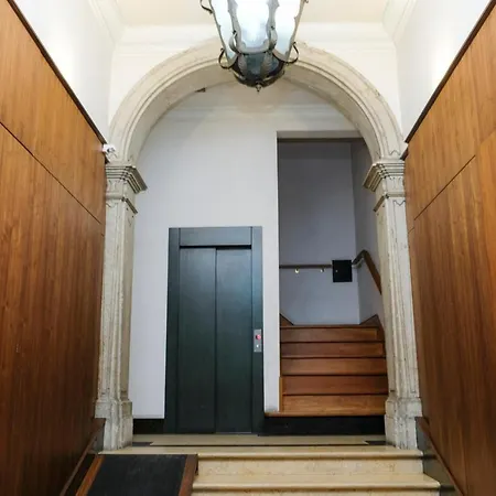 Fascinating In Historic Apartamento